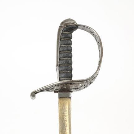 Sable de oficial suizo, modelo 1899, con vaina.  

