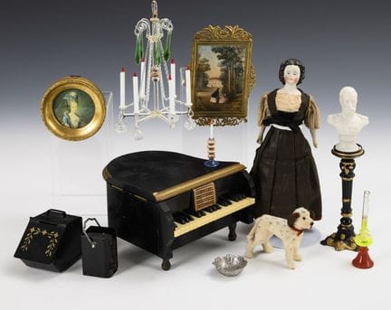 Konvolut Zubehör für die Puppenstube, mit Brustkop