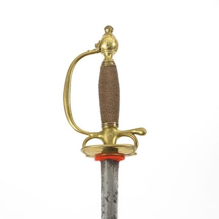 Espada de oficial de infantería con vaina.  

Alem