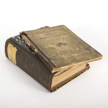 2 Wappenbücher 
 

 
 

 28 x 23 cm. 
 

 
 Siebma