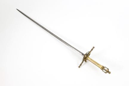 Stilet.  

Hoja con la inscripción «Toledo».
 

L 
