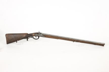 Fusil ligero de percusión con monograma.  
 

 
  