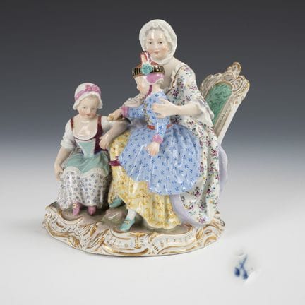 Madre con bambini. Meissen.  
 

 Spade con pomell