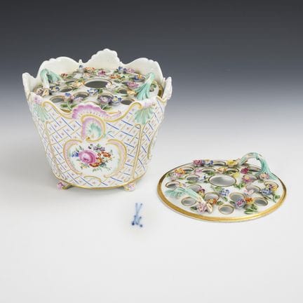 Vase / cachepot with floral decoration. Meissen.  