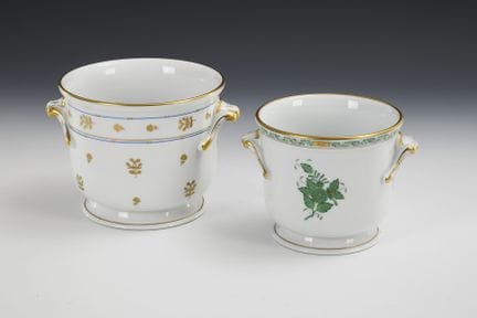 2 cache-pots. Herend.  

Marque au tampon, 2e moit