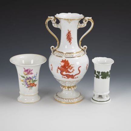3 vases. Meissen.  
 

 Marque « Schwertermarke »,