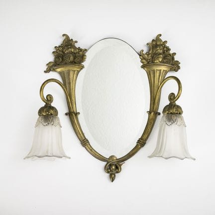 Miroir Art déco avec deux lampes.  
 

 Vers 1925.