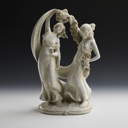 Ensemble Art nouveau : Femmes dansantes avec une g