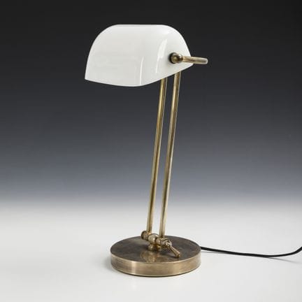 Lampe de bureau Art déco avec abat-jour blanc.  
 