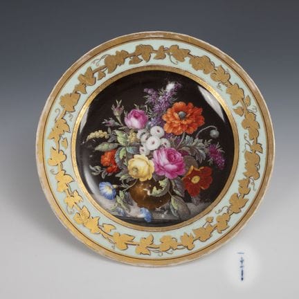 Piatto in stile Biedermeier con decorazione florea