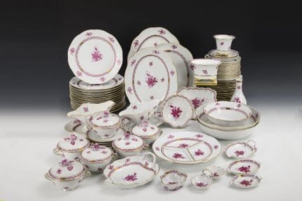 “阿波尼紫”（Apponyi Purpur）系列全套餐具。赫伦德（Herend）。  
 

 印章
