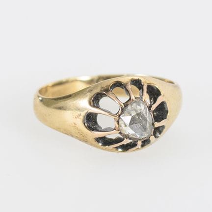 Ring mit Diamant im Rosenschliff.  
 

 
  
 

 Ge