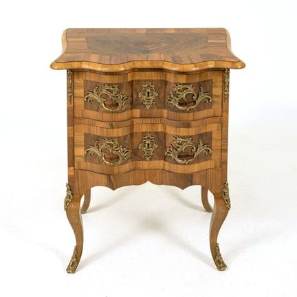 Commode de style baroque de Dresde.  
 

 
  
 

 
