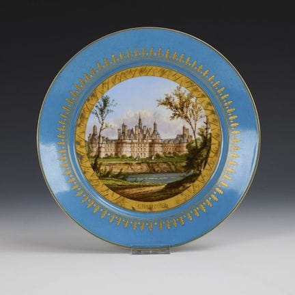 Piatto decorativo "Chambord". Sèvres.  
 

 Marchi