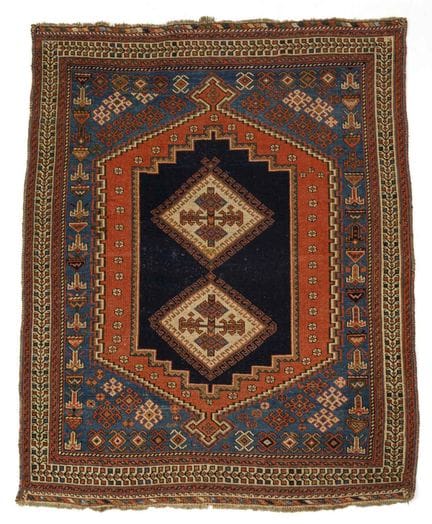 Petit tapis médaillon à centre ouvert.  
 

 Proba