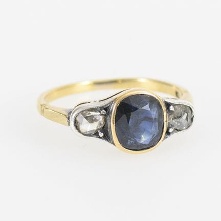 Ring mit einem blauen Farbstein, wohl Saphir, und 