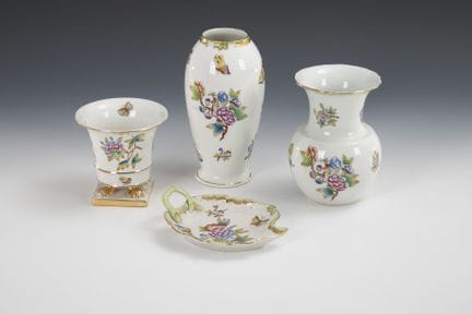 3 vases et 1 coupelle « Victoria ». Herend.  

Mar