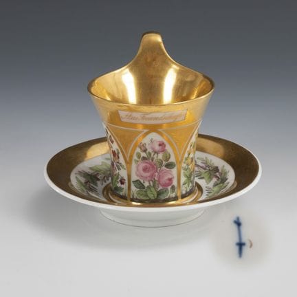绘有花卉图案的“友谊”杯。柏林皇家瓷器厂（KPM）。  
 

 权杖标志，约1815/20年。无绘
