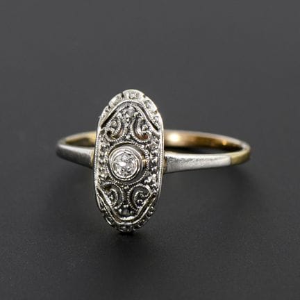 Kleiner Art déco-Ring mit Altschliff-Brillant.  

