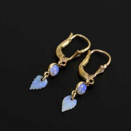Opal-Ohrhänger.  
 

 
  
 

 Gelbgold 333 gestemp