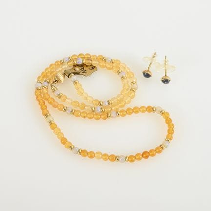 Collana e orecchini con pietre di luna e opali di 