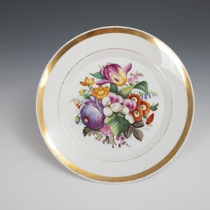 Piatto in stile Biedermeier con decorazioni florea
