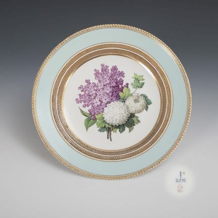 Piatto in stile Biedermeier con decorazioni florea
