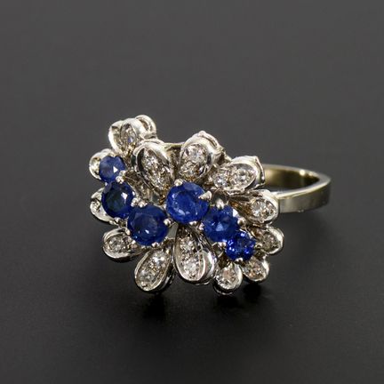 Anello moderno con pietre colorate blu, probabilme