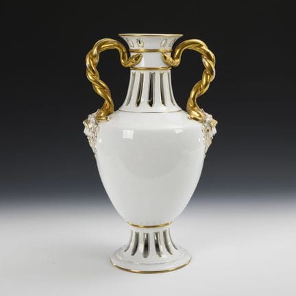 Vase à pot-pourri. Hutschenreuther.  
 

 Marque a