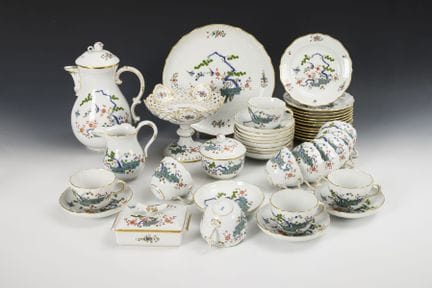 “印度树枝纹”咖啡套装。迈森。  
 

 剑形标志，20世纪下半叶，一级品。 
  
 

 多色