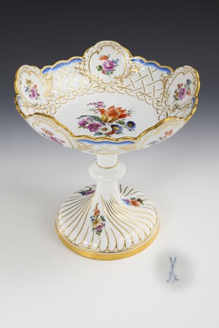 Centre de table avec peinture florale. Meissen.  
