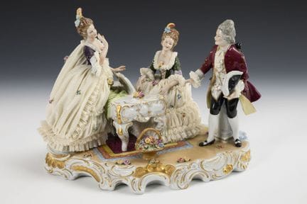 Ensemble rococo avec épinette. Unterweißbach.  

M