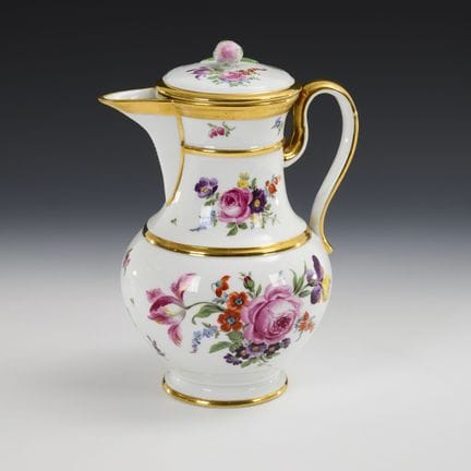Caffettiera con decorazioni floreali. Meissen.  
 