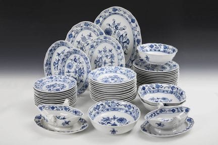 Service de table à motif d'oignons. Meissen.  
 

