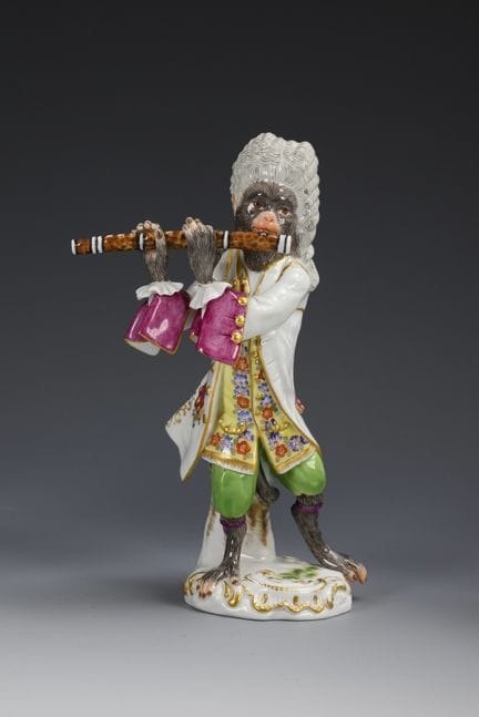 Scimmia che suona il flauto traverso. Meissen.  
 