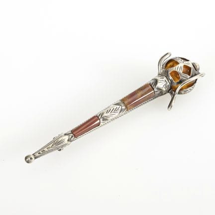 Schottische Brosche mit Achaten.  

 
 

STERLING 