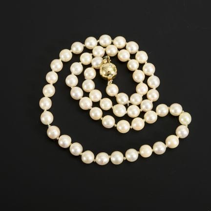 Collana di perle con chiusura decorativa tempestat