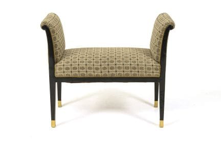 Fauteuil Art nouveau rembourré.  
 

 
  
 

 Bois
