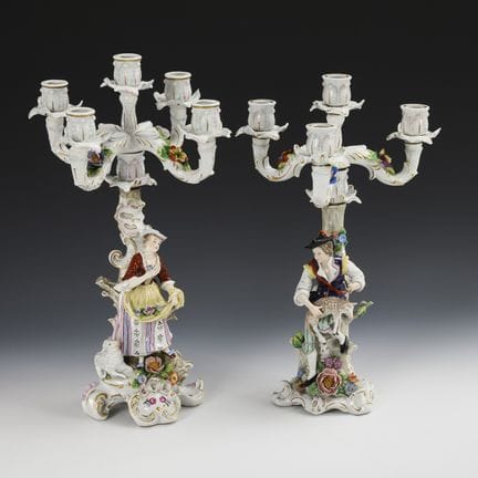 2 candelabros figurativos.  
 

 Marca de Nápoles,