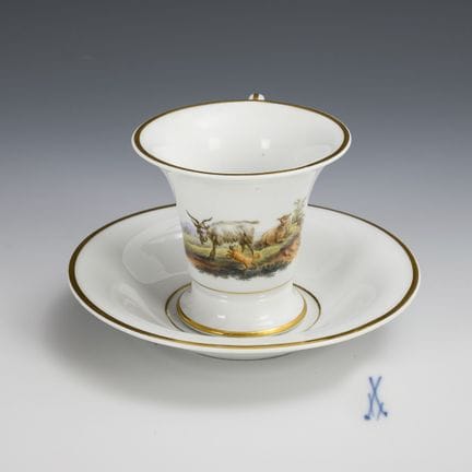 Tazza da vetrina con decorazioni animalier. Meisse
