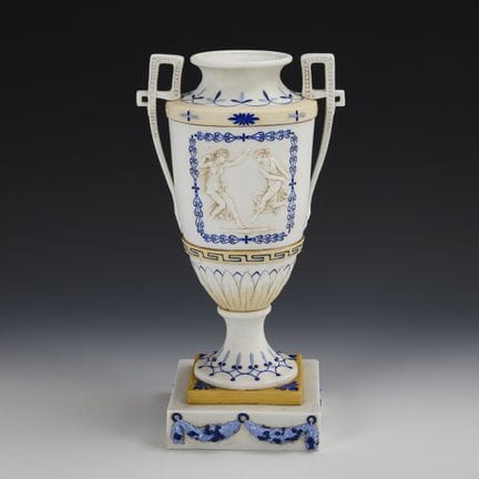Vase Art nouveau en biscuit. ENS.  
 

 Marque KVE