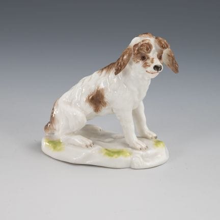 Cane seduto. Meissen.  
 

 Spade con pomello, dal