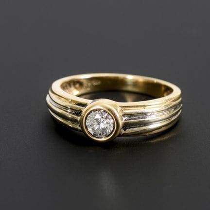 Bandring mit Brillantsolitär.  | Update
 

 
  
 
