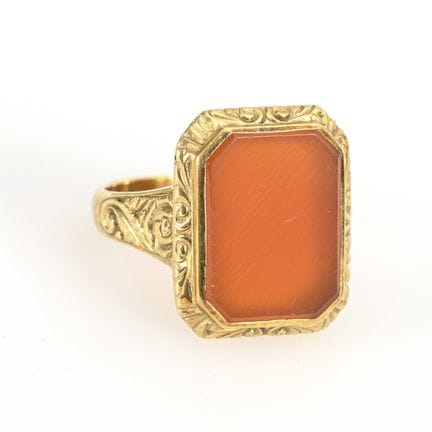 Anello con placca in corniola.  
 

 
  
 

 Punzo