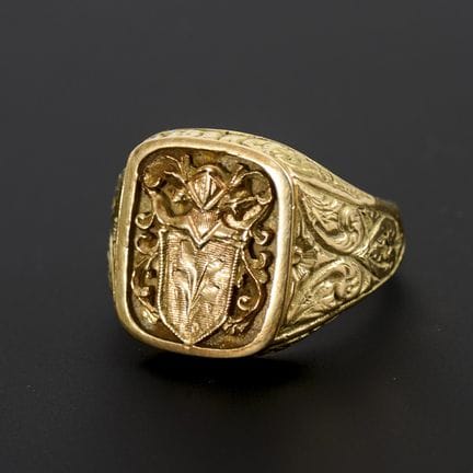 Wappenring.  
 

 
  
 

 Gelbgold 585 gestempelt.