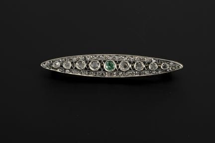 Spilla in stile Art Déco con frammenti di diamante