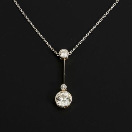 Jugendstil-Lavallière mit Altschliff-Brillanten.  