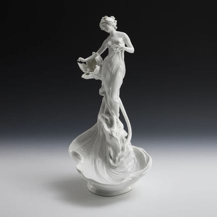 Coupe figurative de style Art nouveau.  
 

 Sans 