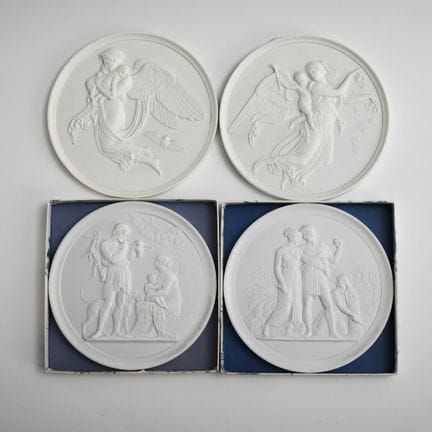 4 sponge cake plates.  
 

 20th century 
 THORVAL