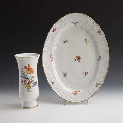 Piatto e vaso. Meissen.  
 

 Marchio della spada,